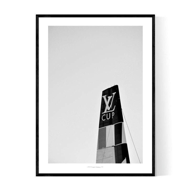 Black and White Louis Vuitton Monogram - Luxurydotcom - iTunes app photo